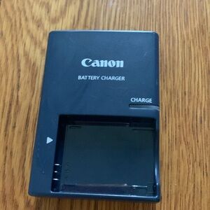 Canon battery charger CB-2LX